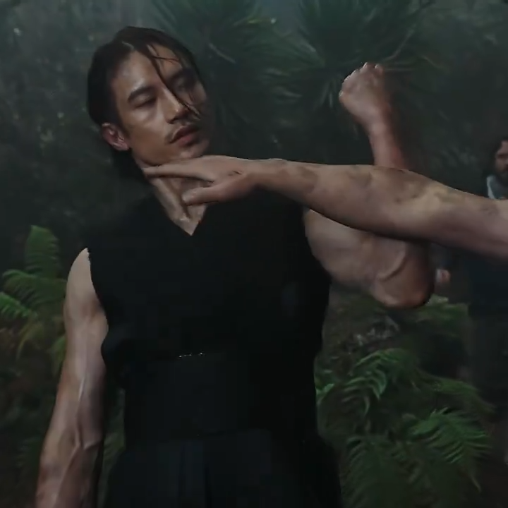 RosaLynaLerman's tweet photo. wake up with qimir arms. it's such a good morning to me. https://t.co/OsK4vWRAfF