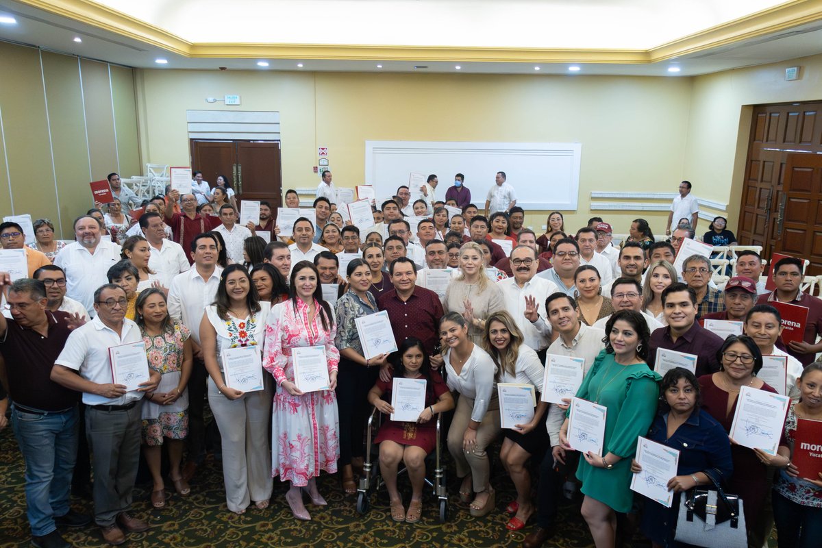 Me dio mucho gusto reunirme con los regidores de #Morena en #Yucatán, quienes se comprometieron a ser la voz de los ciudadanos y a mantener una comunicación permanente con ellos.

Cuentan con el gobierno estatal para dar seguimiento a las demandas y gestiones del pueblo. Nuestro