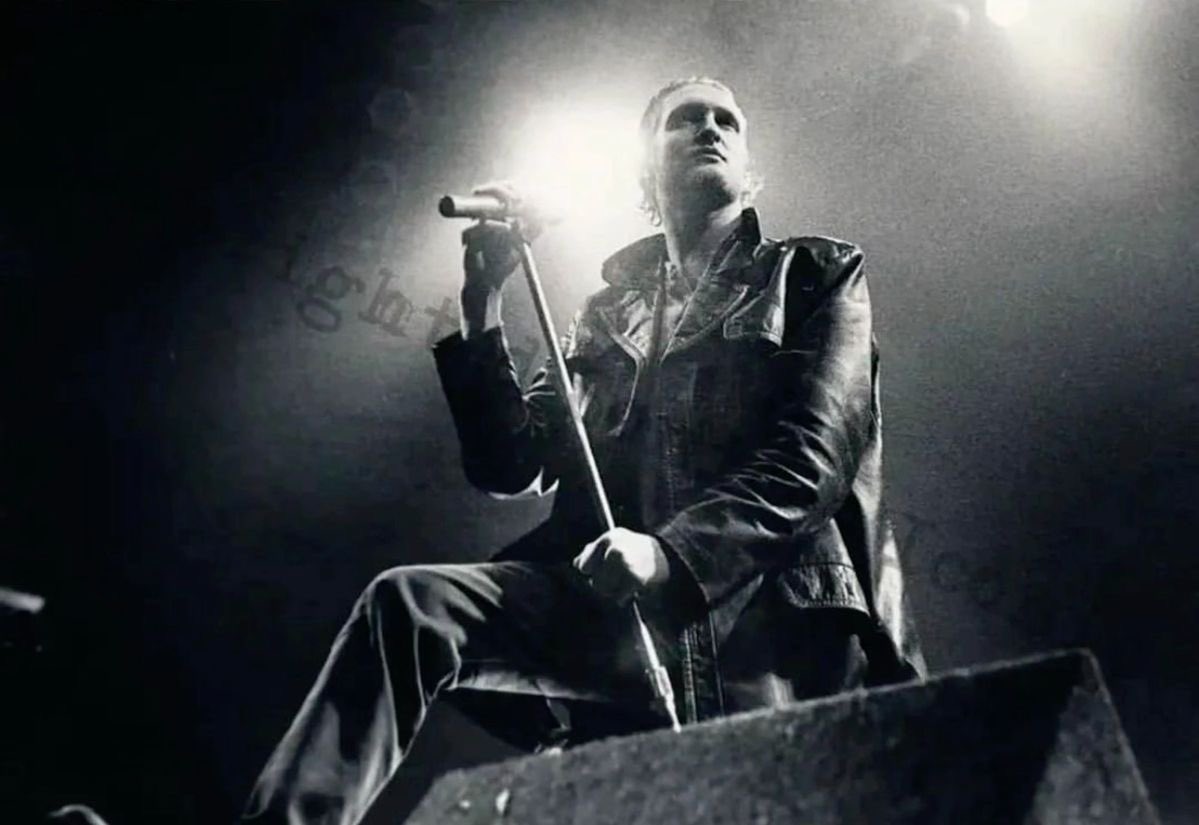 laynesdaily's tweet photo. layne staley in 1992 ❤️ https://t.co/MlU8co0R38