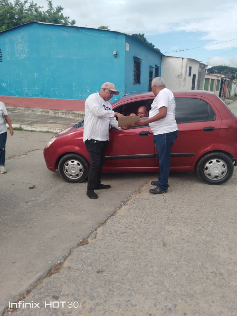 El día de hoy 02 de julio, se realizó un CasaxCasa enseñando a votar a la comunidad del sector 23 de Enero en la tarjeta de la MUD, en el Municipio Miranda.

#ADecosconedmundo
#VamosAGanar