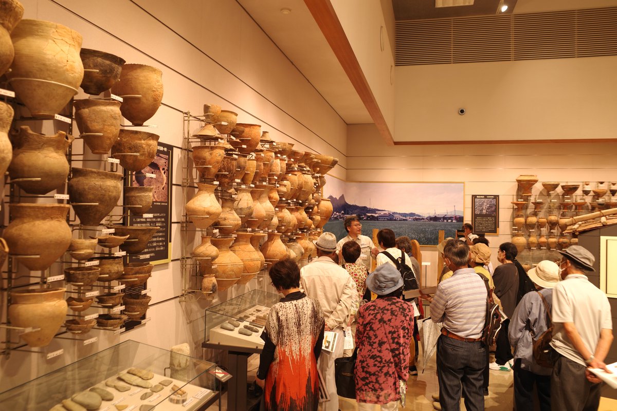 rekishiru_tk's tweet photo. 本日は、淡路島から団体のお客様がバスツアーの一環として、当館の展示解説を聴きにご来館されました。
たくさん質問を投げかけてくださり、大変盛り上がりました😆！
ご来館ありがとうございました！

#レキシルとくしま
#展示解説 https://t.co/lEAWjoaz5Q