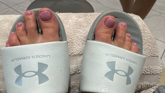 Got my nails and toes done today! Relaxing time&hellip;.  suck  my  toes!  Xoxo https://t.co/vVeP6oRqll<a href="/tag/mvsales"class="tags"><span>#mvsales</span></a>