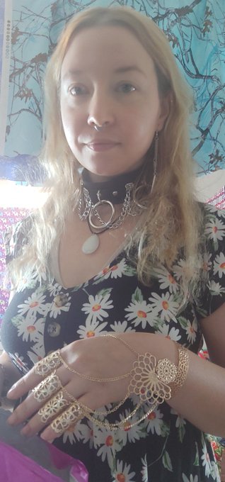 Any single men out there who might want me?😆 https://t.co/IDsgs6RUrX<a href="/tag/newprofilepic"class="tags"><span>#newprofilepic</span></a>