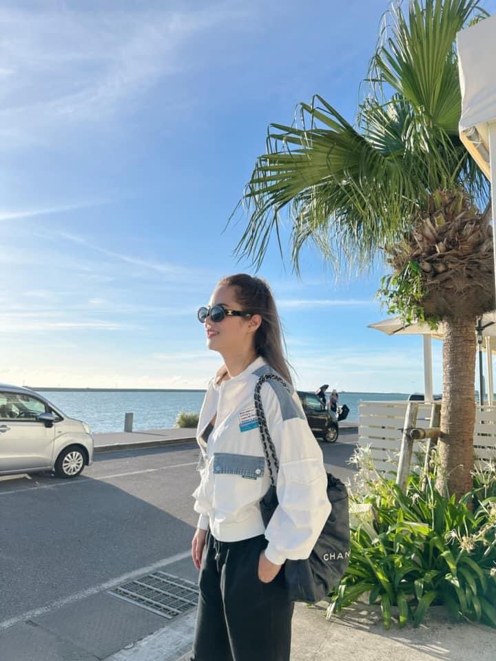 ตอนนี้มีความสุขอยู่ญี่ปุ่นอะ เพิ่งมาได้ 15 วัน อยากมาเที่ยวอีกก็เลยมาอีก คุณละที่พิมพ์ด่าเรา ทำงานงกๆอยู่อะดิ หัดพัฒนาตัวเอง เลิกคอมเม้นลบๆใส่คนอื่นได้แล้ว มันตลก