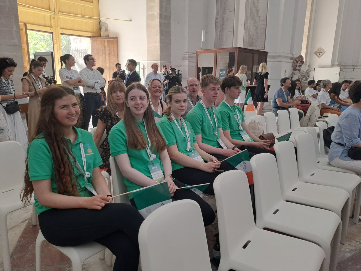 grealishnd's tweet photo. Team Glan Go Glas (Clean Green) eagerly awaiting their chance to shine  for Ireland here in Chiesa San Nicolo, #Catania #Sicily #Gen_E #fiontraitheOga Go n'èirì libh! Buona Fortuna! Best of luck! https://t.co/Ff5R4zRq9S