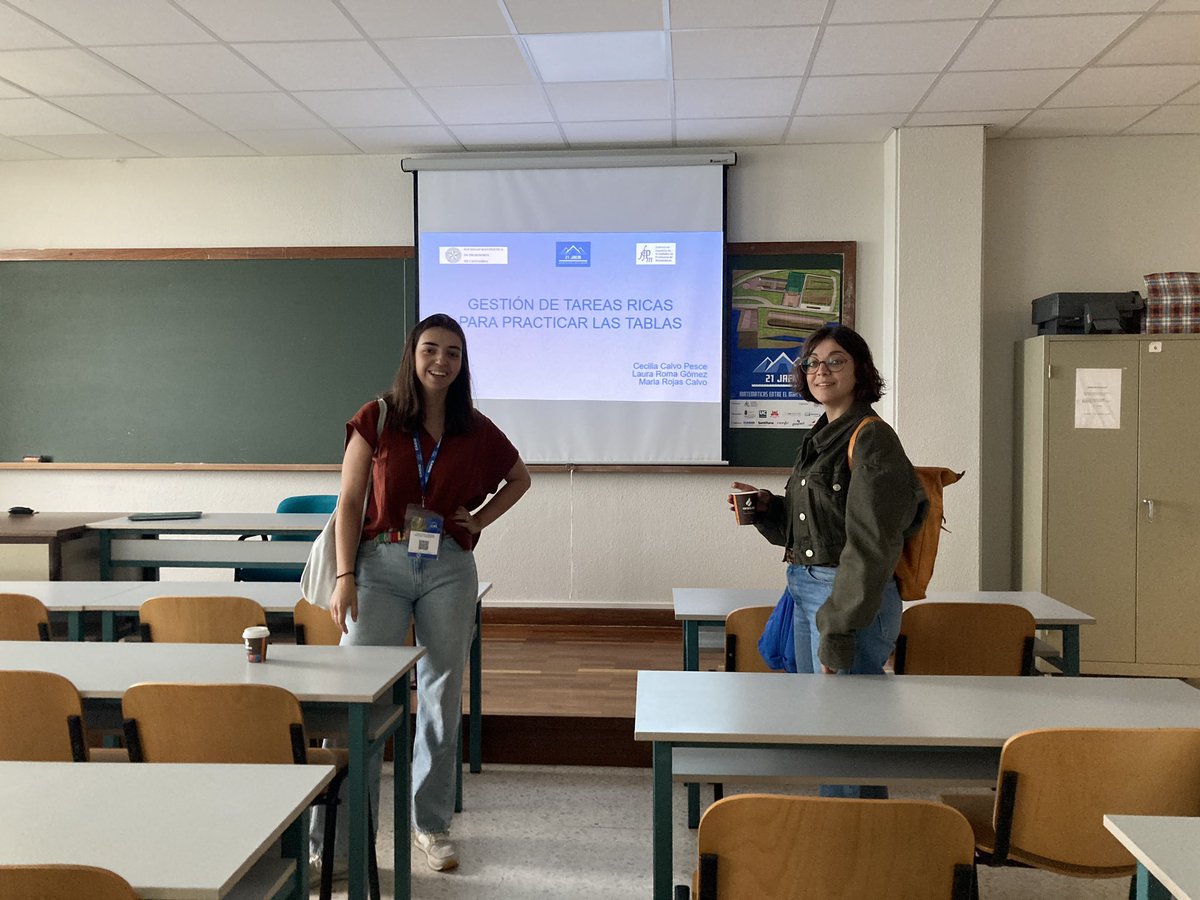Con Laura y Maria ya estamos a punto para hacer nuestro taller en las #21JAEM 
Solo falta que lleguen los asistentes!!