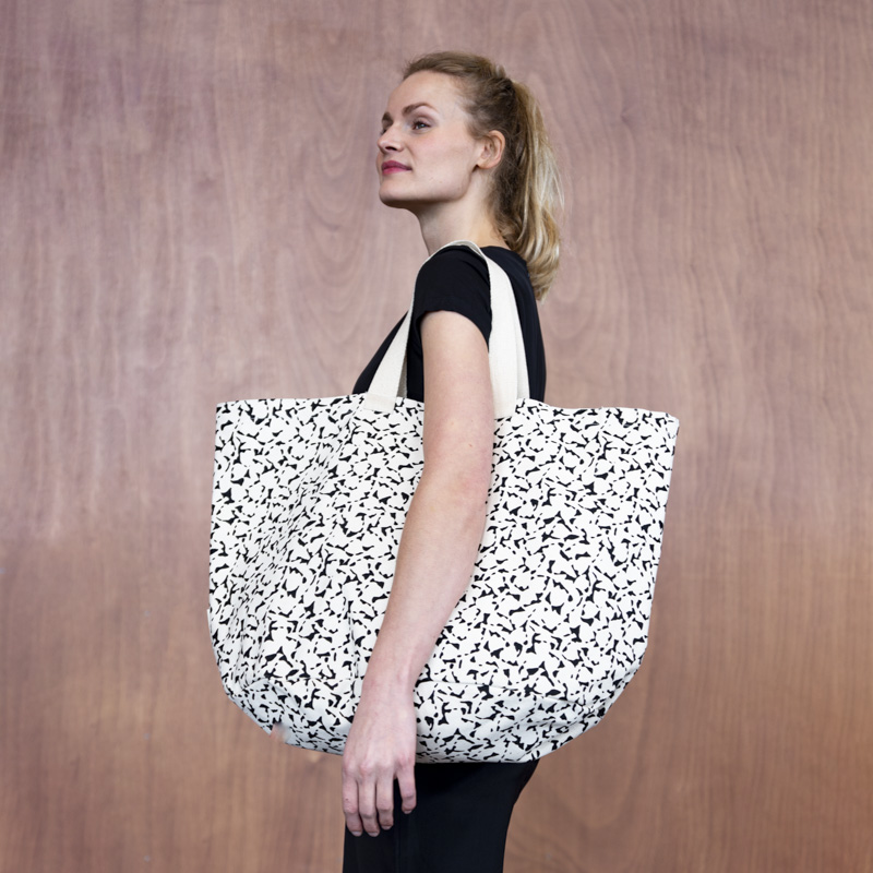 PureCoverz's tweet image. Alles mee in je strandtas
bit.ly/3xGhtaD
Deze Foliage strandtas heeft een abstract bladerendessin. Er past lekker veel in, dus alles kan mee naar het strand, het zwembad of bij het shoppen. Natuurlijk gemaakt van biokatoen!
#biologisch #katoen #tas #shopper #yoga #GOTS