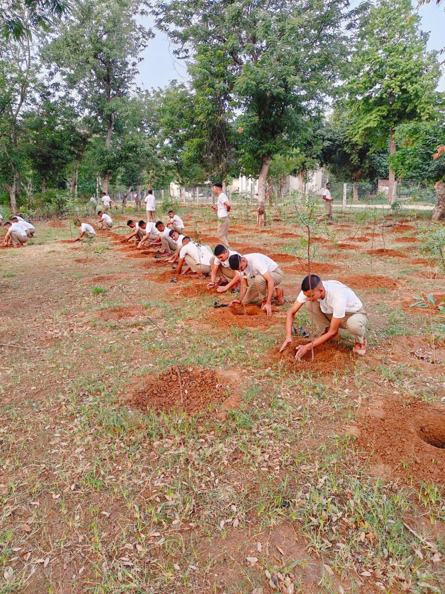 BSF_BICIT's tweet photo. #GreenEarth
A Plantation Drive organized at 95 BN BSF, Bhondsi for creating a Green Earth for Future Generations.
BICIT New Delhi Staff and Trainees Participated in the event.
#BSF #BICIT
#TreePlantation https://t.co/CIaUSI5516