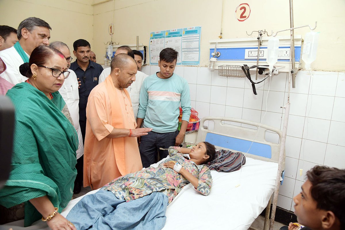 myogiadityanath's tweet photo. हाथरस की दुर्भाग्यपूर्ण दुर्घटना में घायल हुए लोगों से आज अस्पताल में भेंट कर उनका कुशल-क्षेम जाना और चिकित्सकों से उनके उपचार के संबंध में जानकारी प्राप्त की।

कुशल चिकित्सकों के नेतृत्व में सभी का समुचित उपचार शीर्ष प्राथमिकता पर किया जा रहा है।

इस कठिन समय में राज्य सरकार पूरी तत्परता और संवेदनशीलता के साथ पीड़ितों और उनके परिवार के साथ खड़ी है।

सभी घायलों को शीघ्र स्वास्थ्य लाभ की प्राप्ति हो, प्रभु श्री राम से यही प्रार्थना है।