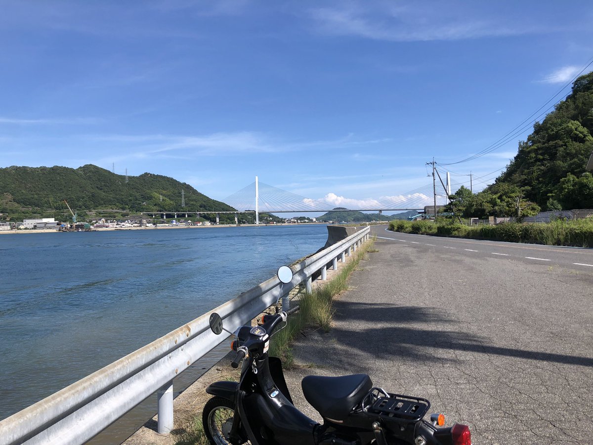 kitaharafuhito's tweet photo. レモンで有名な生口島に行ってきたよ。ラーメン食べてローストチキン買って帰ってきました🍜 https://t.co/k5u4UHVRGj