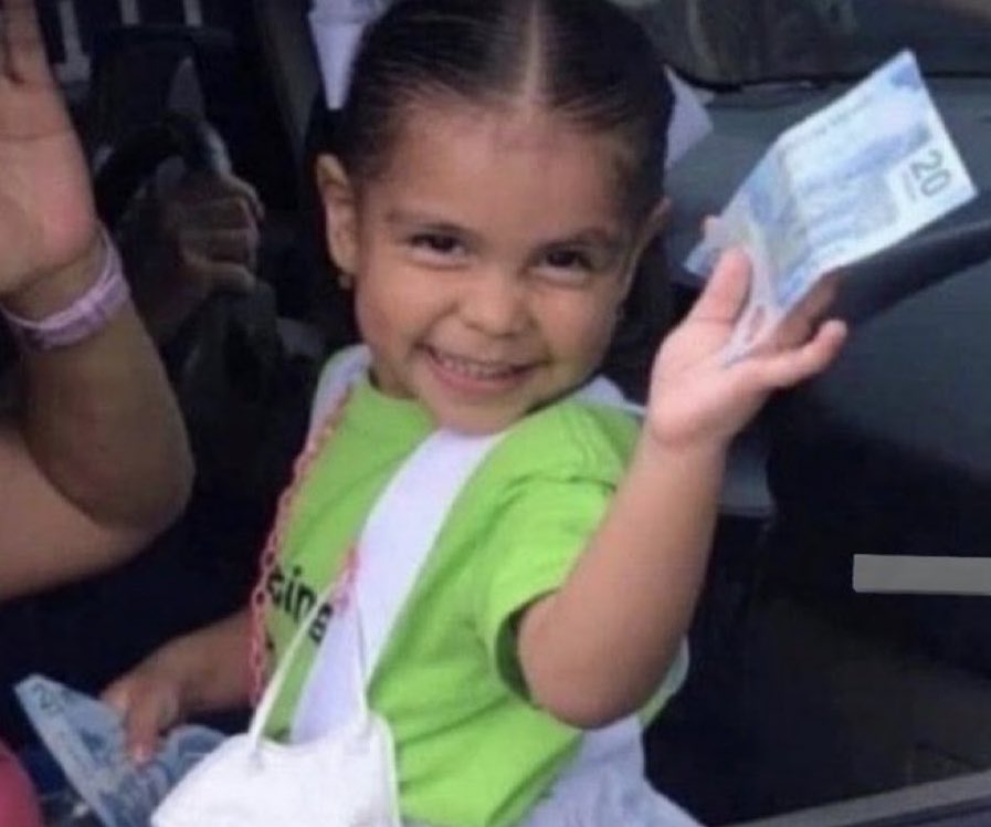 "dinheiro não trás felicidade"

eu com dinheiro: