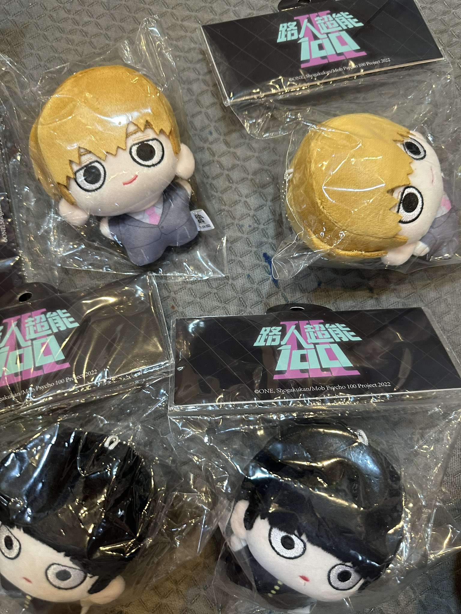 新品 モブサイコ100 霊幻新隆 ビッグ お座りぬいぐるみ 中国限定 新品 モブサイコ100 霊幻新隆 ビッグ お座りぬいぐるみ 中国限定