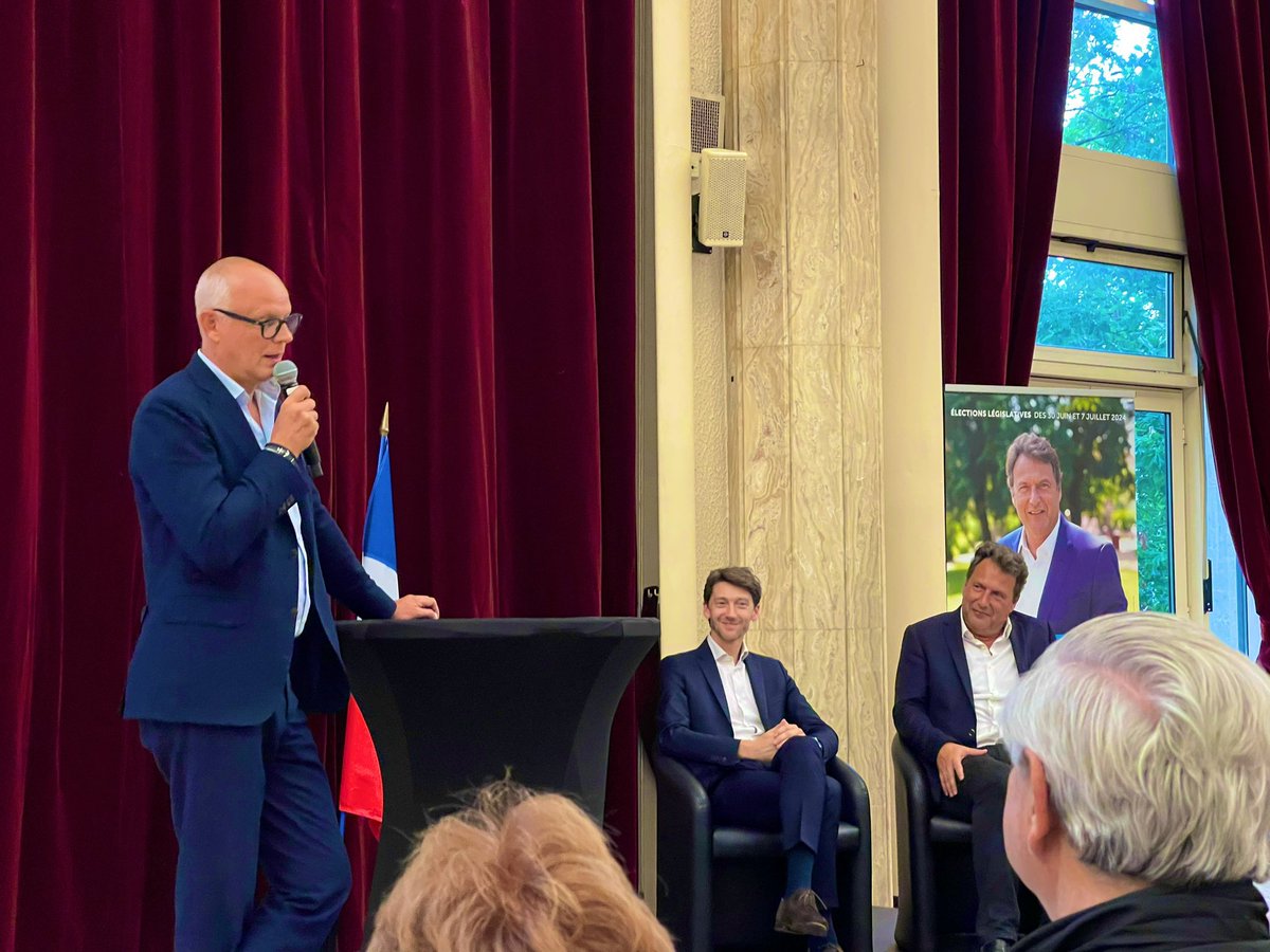 AdrienCaillerez's tweet photo. Beaucoup de monde hier soir pour écouter et rencontrer @EPhilippe_LH à #SaintMaur, venu soutenir la candidature de @sy_berrios.

La dynamique se poursuit 🚀 https://t.co/nTRhzfUijC