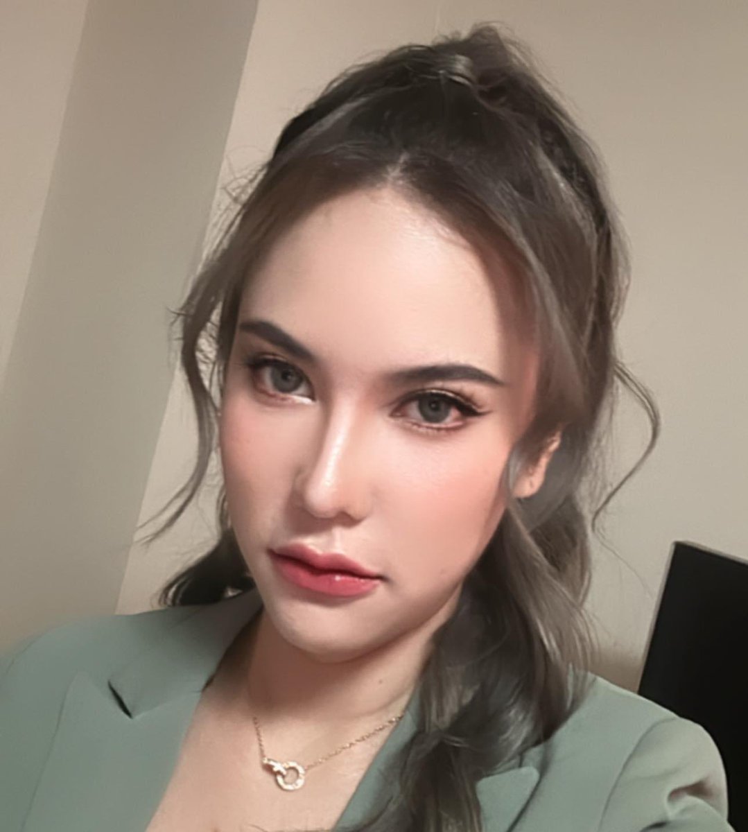 เวลาเจอคนด่า คนดราม่า “ มิลค์เศษใจ “ 
มิลค์จัดการความรู้สึกนี้ยังไง?

- เห็นนะ ไม่ใช่ไม่เห็น แต่เหมือนเราอยู่บนตึกดูไบ ดูเขาพิมพ์ๆอะไรไม่รู้ เหมือนมองลงมาเป็นพยาธิที่เอาแต่ไชผิวหนัง แต่ไม่รู้สึกอะไรอะ แต่เขากลับร้อนเองที่เราเฉยๆ ยิ่งด่ายิ่งว่า เรายิ่งเฉย เขากลับยิ่งร้อนที่เราเฉยๆ