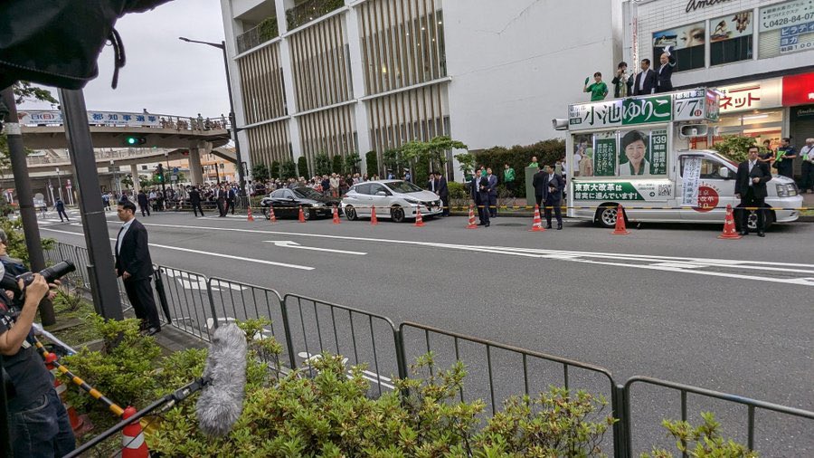 これだけ人が集まってる蓮舫の街頭演説とガラガラの小池百合子の街頭演説。

メディアは小池百合子リードなんて言ってるけどほんま？
この差は何？
メディアはちゃんと国民に伝えてんの？

#沈黙メディアふざけんな 
#蓮舫さんと次の東京へ 
#蓮舫勝たせる緊急アクション