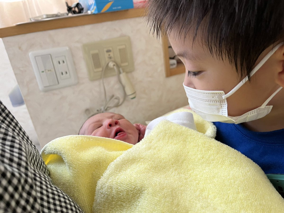 chnhr's tweet photo. 私事ではございますが6月30日に第二子が誕生しました！元気な男の子です！母子共に健康です！また皆さんライブの時には遊んでいただければと思います！
#第二子誕生
#横浜2日目
#ライブにも行きたかった https://t.co/8ad0gt7u3n
