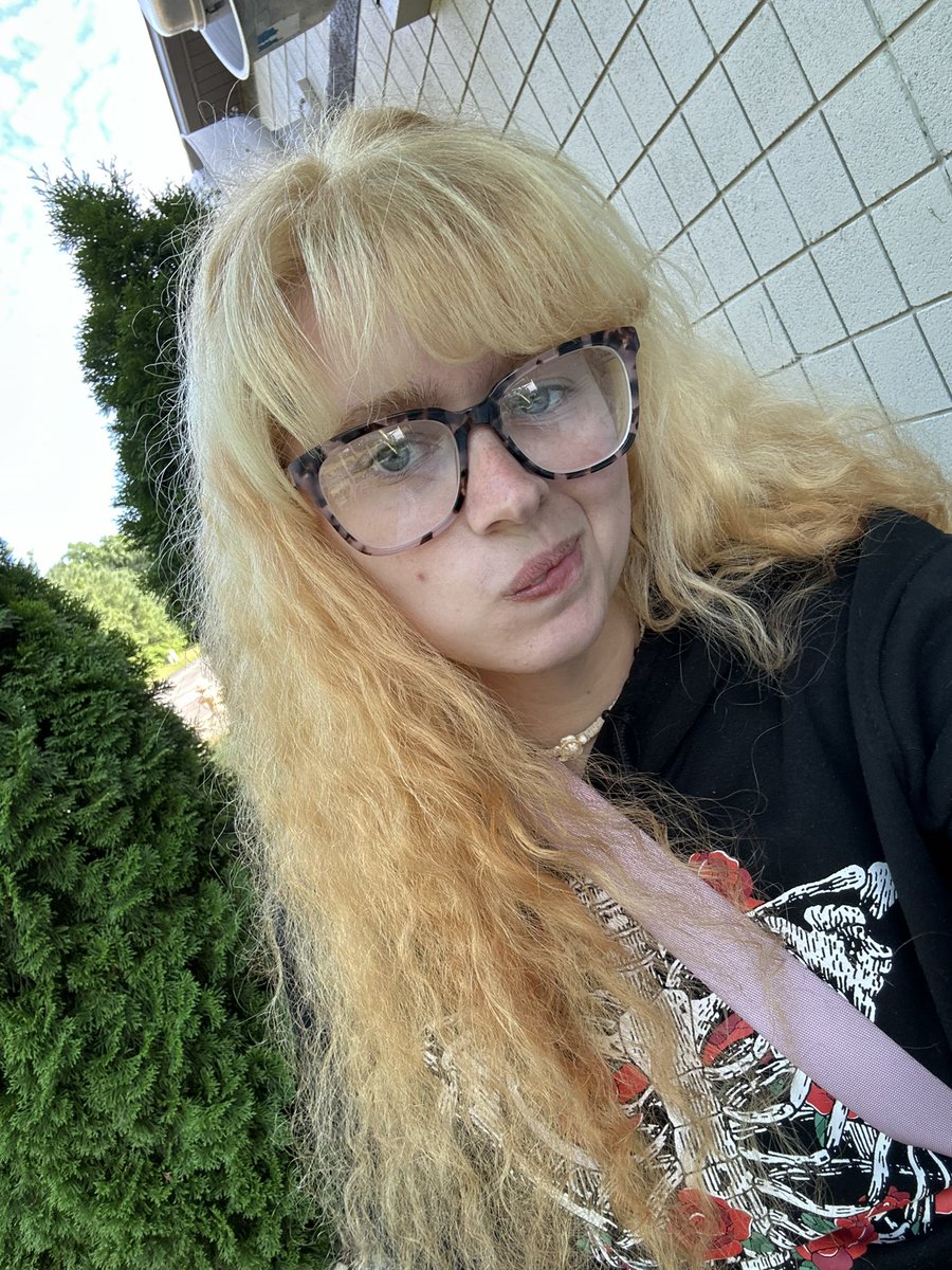 New hair, new puppy, same ole Skylynn. Just a little more full of 🌟 purpose 🌟.