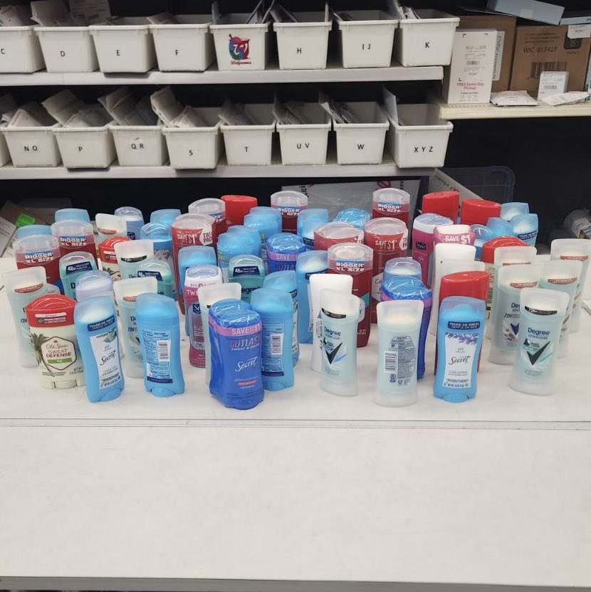 UplandPD's tweet photo. Earlier today, a male entered a store near Foothill & Mountain, loaded a trash bag with hygiene products, & fled in a black Jeep. Officers located the vehicle, stopped it, & located the stolen items - along with meth & fentanyl for sales. Both were arrested & their vehicle towed. https://t.co/eM5qRqS04k