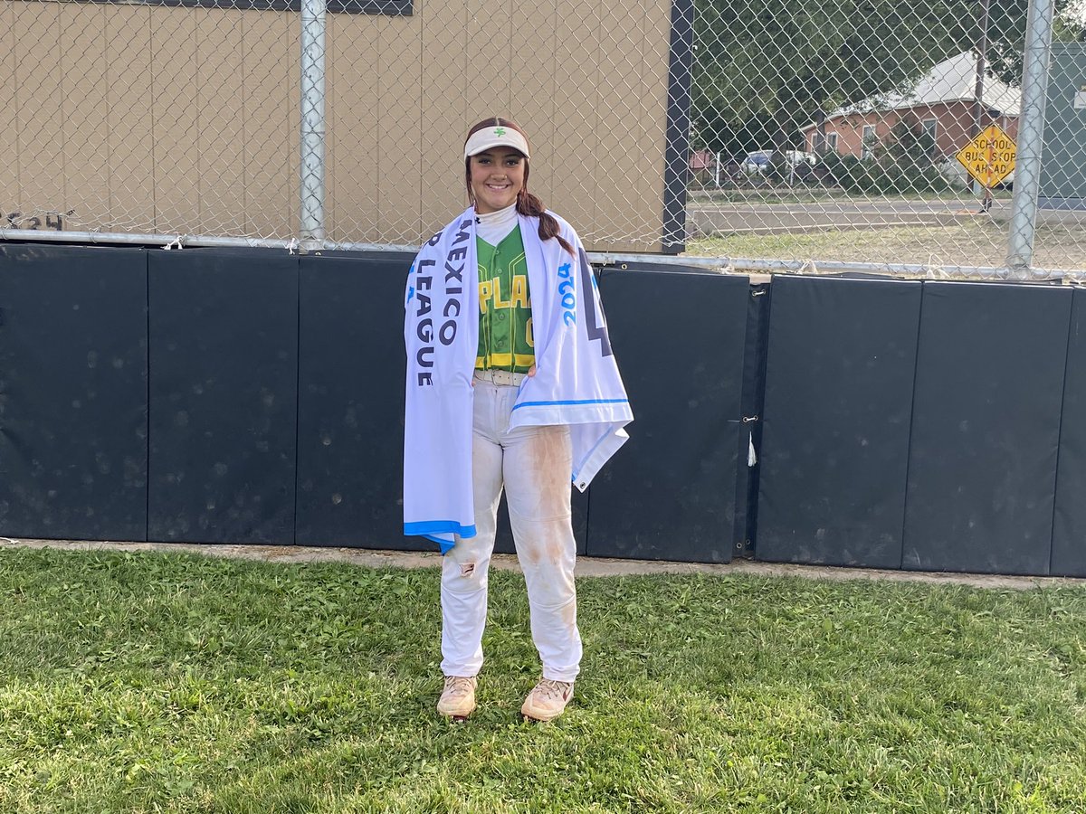 Moogie2028's tweet photo. Love playing baseball in the summer with my friends! Our senior baseball team took the district 4 NM championship undefeated! We are off to state this weekend! 🤞🏻🔰⚾️@LittleLeague #seniorbaseball #girlsplaybaseballtoo https://t.co/l82SPr12MM