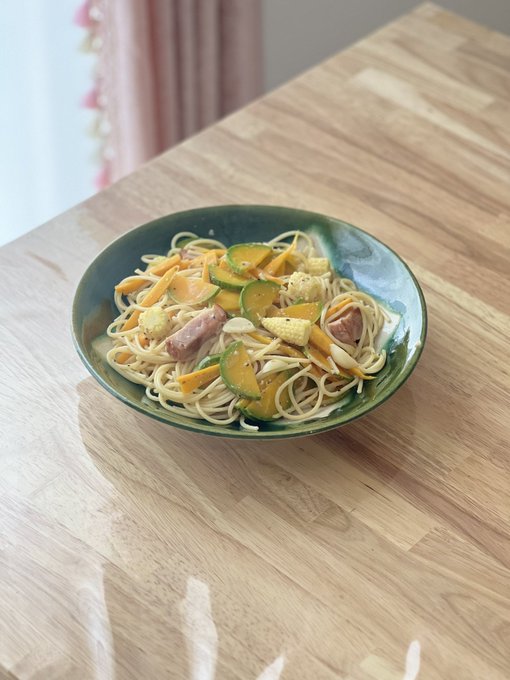 昨日畑から持ってきたこの3種類で、即席パスタ作りました🙌🏾❤️  季節のお野菜の 豆乳ガーリックペッパー パスタ。  うますぎっ！！！ https://t.co/pEdcZos8Zq