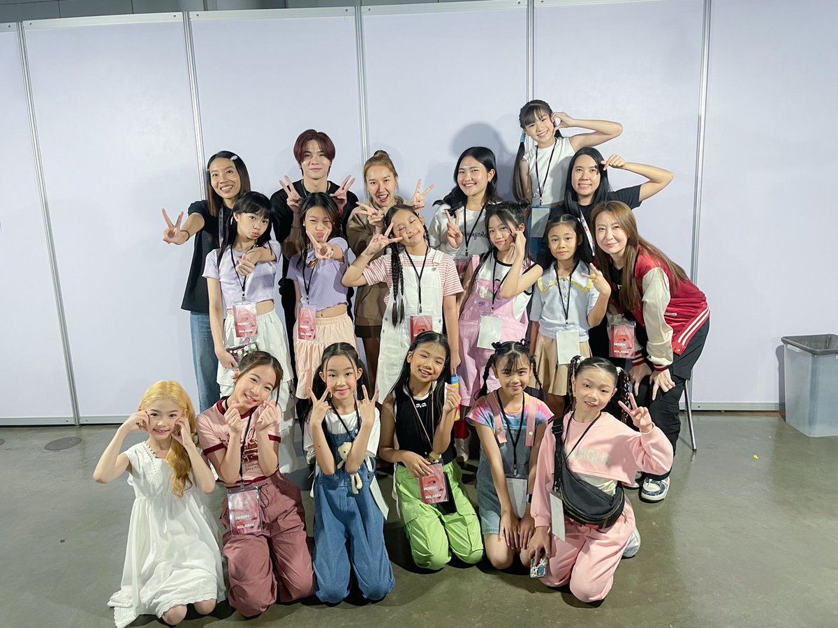 ANKHTO23's tweet photo. 화려한 비하인드.
#泰昂昂 #昂丽雅彤
#AnkhAnkh #Ankhto23 #Ankhtodance
#น้องอังค์ #น้องอังค์อังค์
#hereh_world_tour_in_bkk https://t.co/njsaz9jQMS
