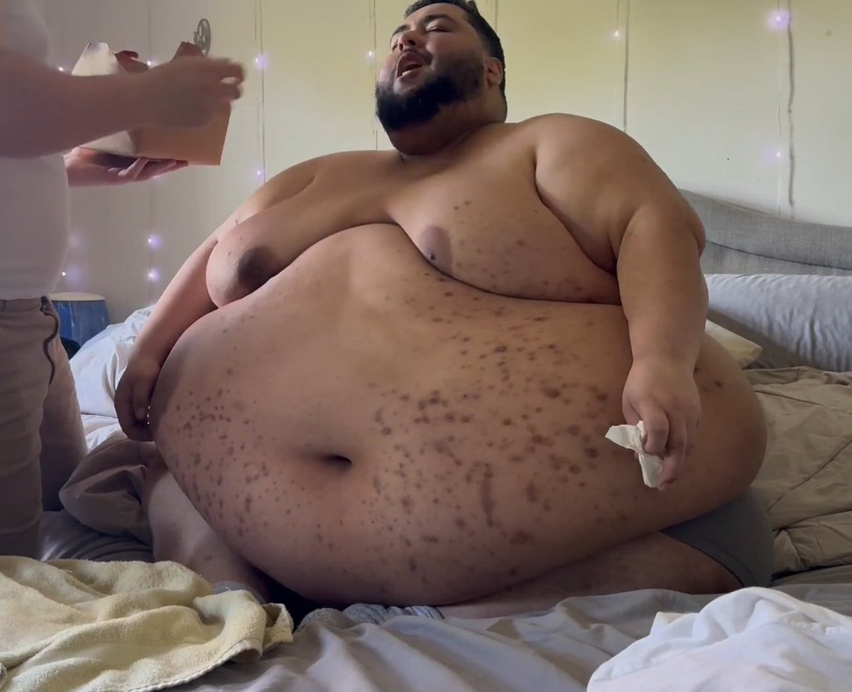 Tony_el_Gordito's tweet photo. Follow me on Patreon for full videos and more! https://t.co/Ly8KEehOYx #superchub #chub #grommr #gainer #gaychub #bellyworship #belly #chubforchasers #megachub #ssbhm #gordo #moobs #thick https://t.co/BEtHUjoGSE