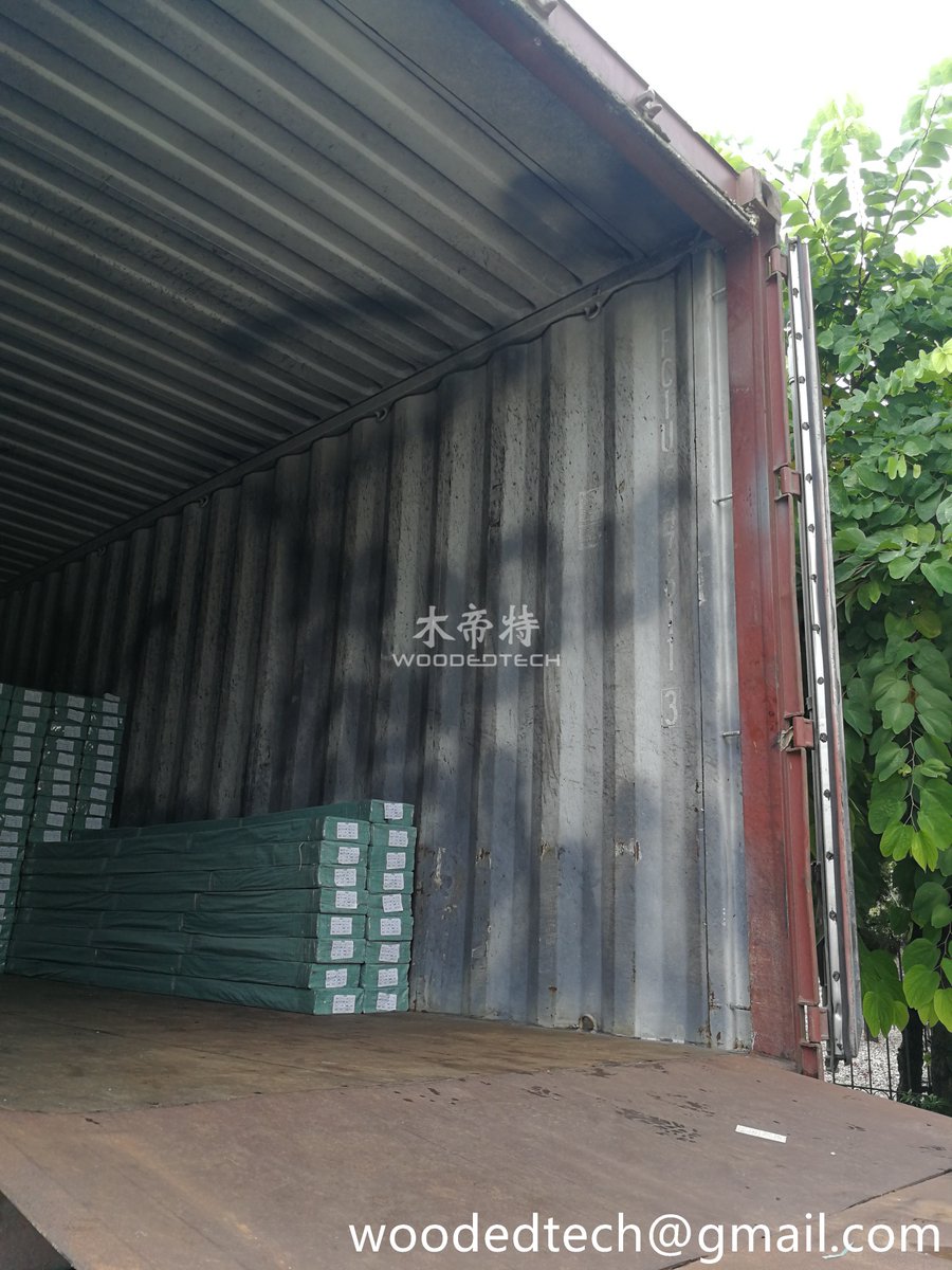 woodedtech_com's tweet image. Everyday is loading day!Loading our WPC decking into the container.#wpcdecking