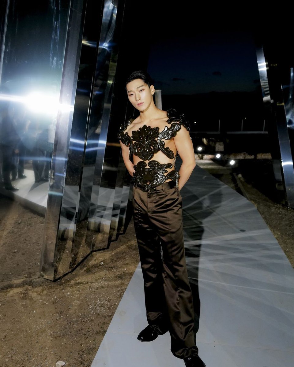 [📷] Men’s Folio: They’re not kidding when they said he stole the show.

The name on everyone's lips at #DGAltaModa last night? CHOI SAN, who was a vision right out of Mount Olympus's playbook. In a carved look from <a href="/dolcegabbana/">Dolce&Gabbana</a>’s 2023 #DGAltaSartoria runway, the ATEEZ member