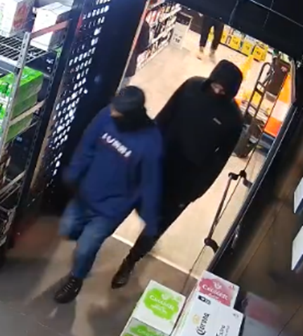 🚔Ballajura Police seek identity of suspects🕵️.
The below pictured have been involved in two stealing incidents in June 2024 at Liquorland Whiteman Edge, approx value $915.00.
Anyone with information please contact police.
Ref IR280624191785753
#fb #crimestopperswa #ballajura