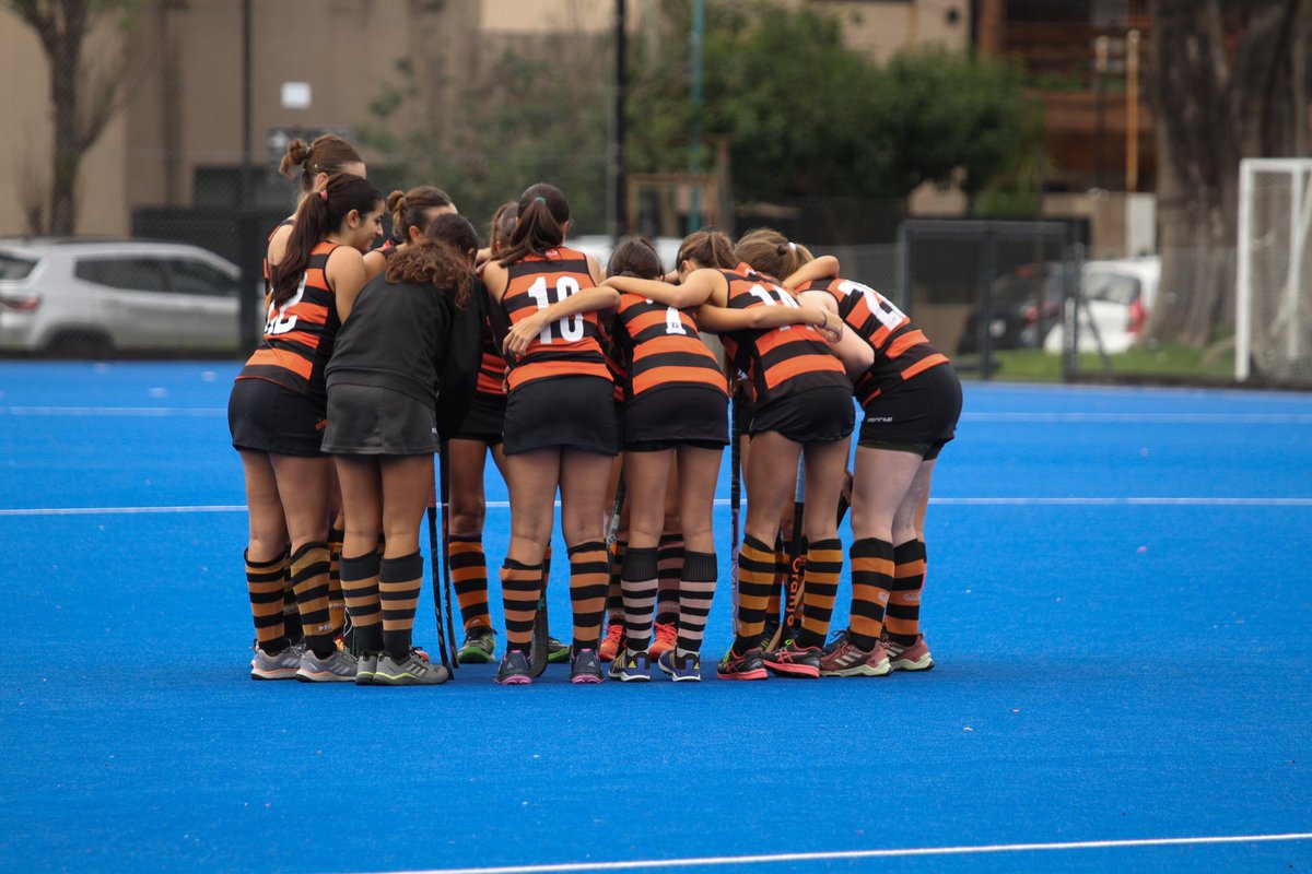 chilepoow's tweet photo. Ver a mi papá compartir cosas tan lindas del club me dieron ganas de empezar y  estoy más que contenta con poder disfrutar mi pasión por el  hockey y las hermosas amistades que estoy encontrando y mantengo desde que que entre. https://t.co/pxHvmh7LyD