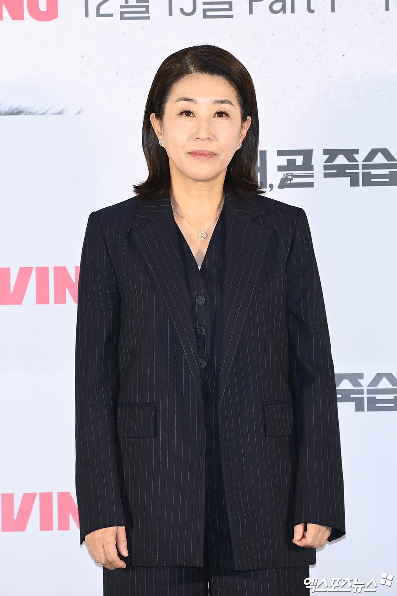KoreanUpdates's tweet photo. Agency shares that mother of #KimMikyung passed away earlier today and the actress is currently mourning. Deep condolences to her and family that is left behind

https://t.co/FbQPkGjP4i #KoreanUpdates RZ https://t.co/gN4GVm13Bh