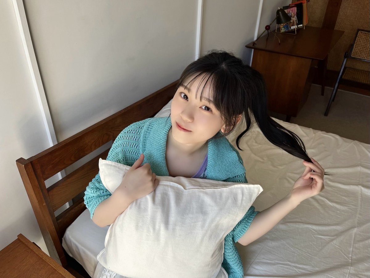 sakurazaka46's tweet photo. 本日7月3日(水)発売、
「週刊少年サンデー」32号の表紙・巻頭を
#山下瞳月 が務めさせていただきました♡

ぜひチェックしてください🌸

#少年サンデー
#櫻坂46
https://t.co/tnsr2lEqUE https://t.co/Y9RfTk20dV