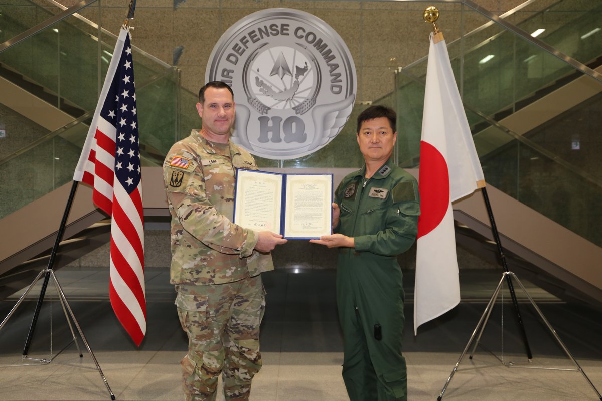 航空総隊 司令官 鈴木空将は、米陸軍第38防空砲兵旅団長 レープ大佐