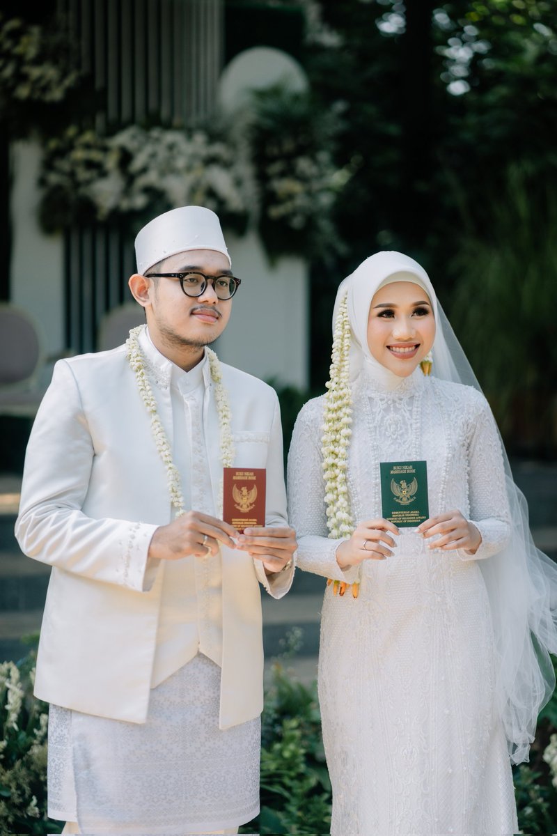 m_rafi11's tweet photo. Akhirnya udah bisa buat from this to this. Semua berawal dari @ayiiqs yang ngajak nongkrong tapi bisa-bisanye ketiduran di rumah orang https://t.co/4W1xOJU20l