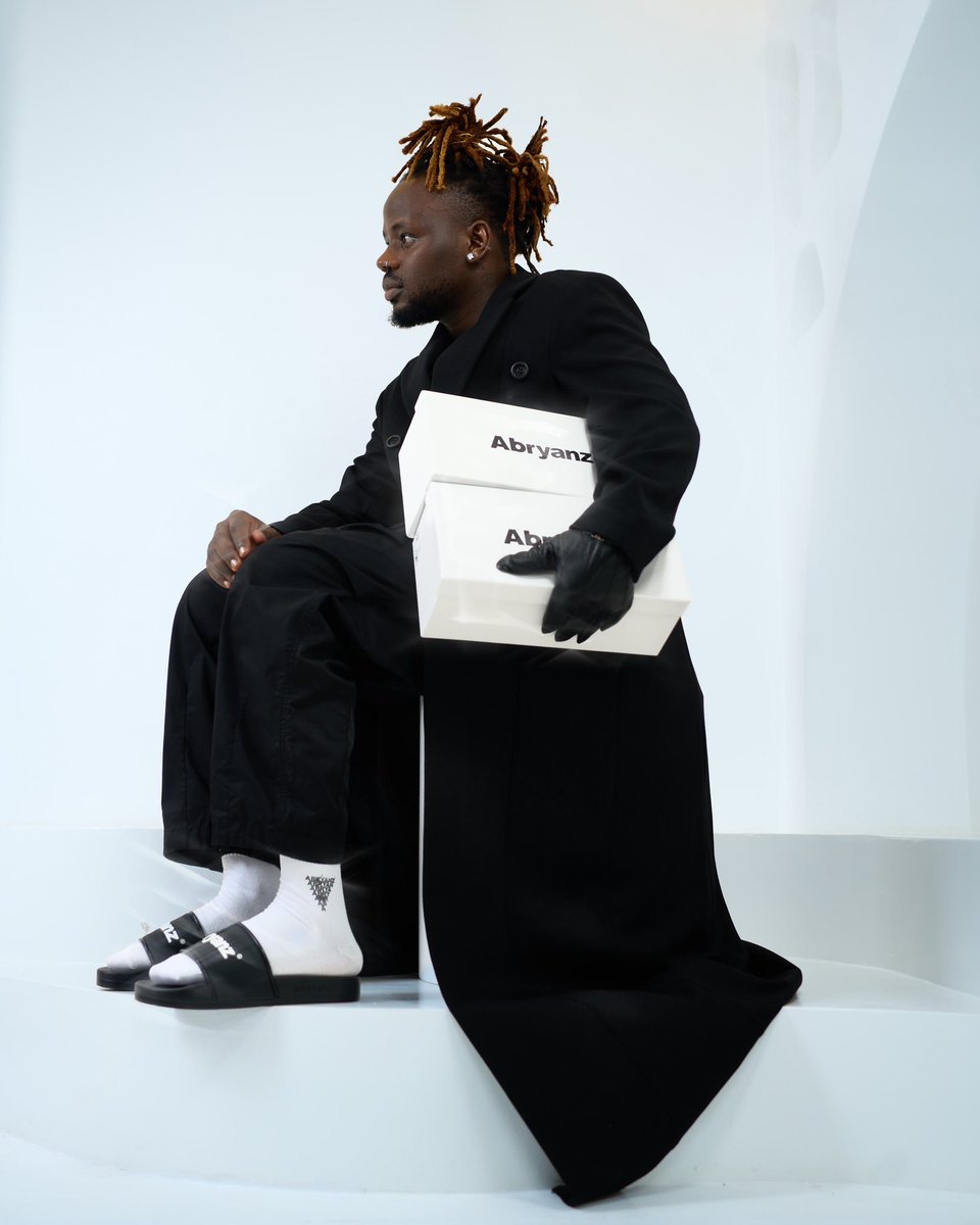 AbryanzOfficial's tweet photo. Shop the #Abslides for 220,000ugx and get a free pair of abryanz abracadara socks instores. Gardencity shopping mall the basement on yusuf lule road. Or purchase via our website and get upto 20% discount off. https://t.co/IyF3u8zZ2v

#AbSlides #Abryanz #ShopAbryanz #AbryanzCollection #LoveAbryanz