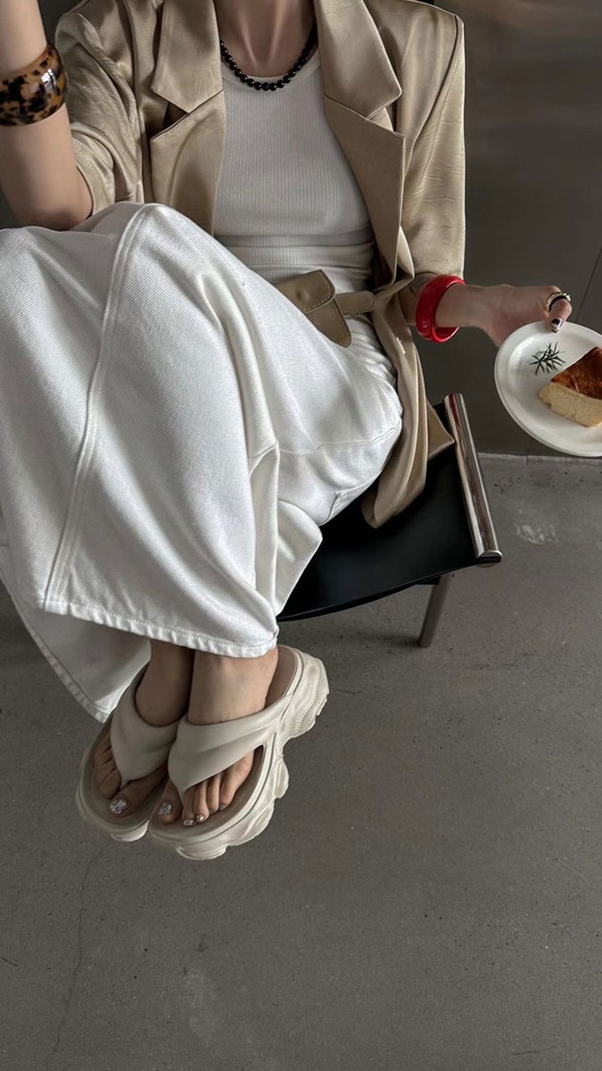 LiciaShoes's tweet photo. 新商品入荷
只今20％OFFクーポン配布中！
https://t.co/8RxoQb830z

#サンダル#トングサンダル#靴#厚底サンダル https://t.co/8Xcl4rRzRS