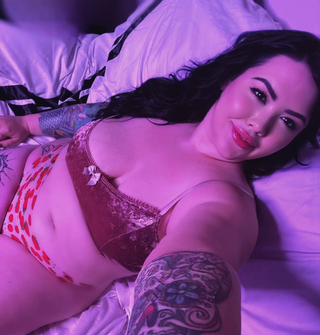 Can I pull off the pink?💞 https://t.co/Ti0qT1ntEt