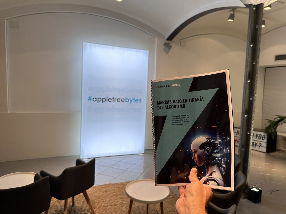 mkdirecto's tweet photo. 🤗 ¡Esto está a punto de arrancar!
Estamos en las oficinas de @appletreeagency en Barcelona, donde tendrá lugar el evento “Marcas bajo la tiranía del algoritmo”, que hemos organizado junto a ellos
👉 Una ocasión para analizar las tendencias en rrss en España
#appletreebytes https://t.co/5XZecDcwa2