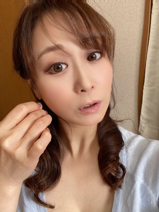 さてと❤️ 明日はラビリンスは辰巳ゆいちゃんがお店に立ってくれまーす😚 ゆいちゃん18時からラビリンスオープンだよ🥰まってるよー https://t.co/e5FUKGLa7M<a href="/tag/maki_tomoda"class="tags"><span>#maki_tomoda</span></a>