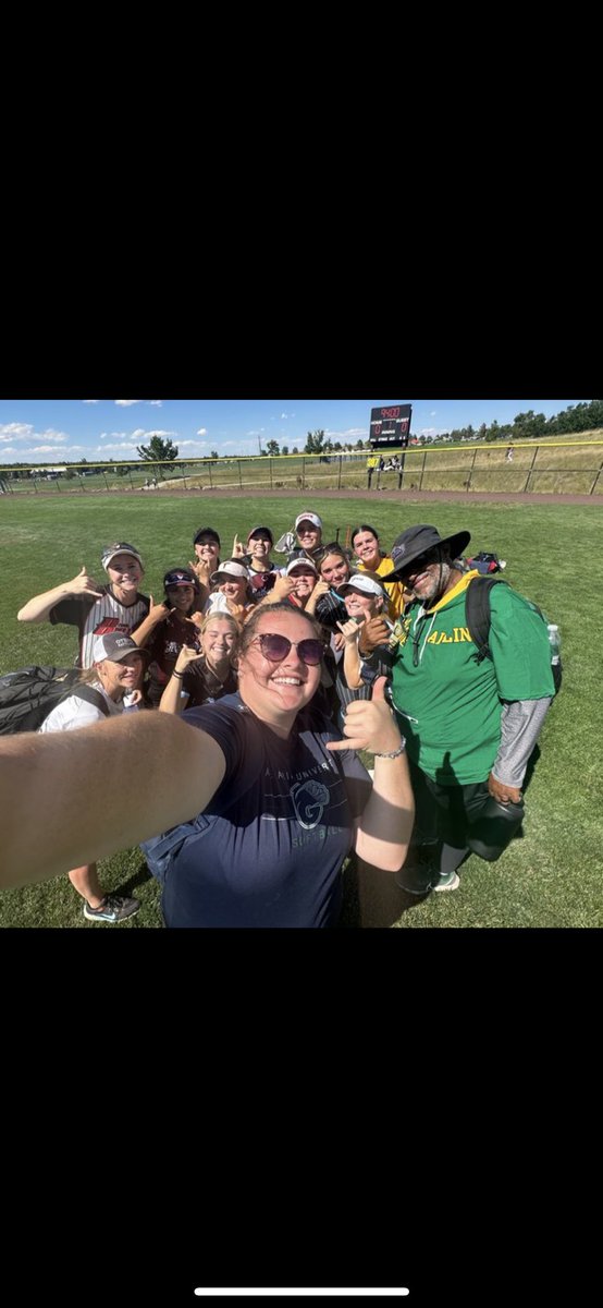 Kenedi Holly tweet media