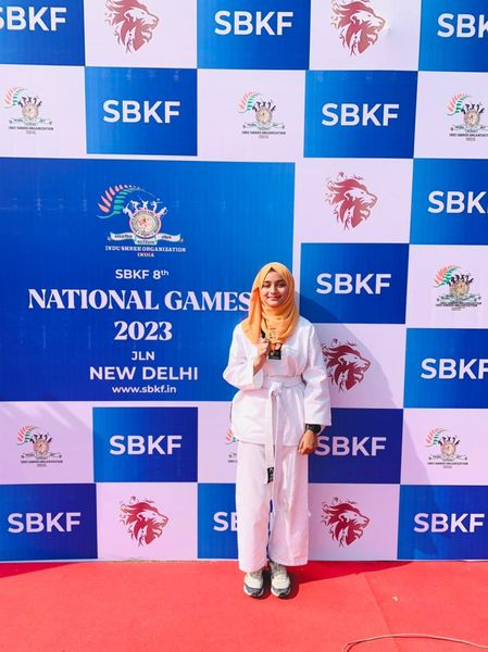 Imtiyaz59985585's tweet photo. Shaista Ilyas #student of class 9th at AGS, Hajinar #Tangdhar, Kupwara on winning #Gold in National Taekwondo Championship.
#Champion #KheloIndia #IcestockSports #ProudMoment #FutureOfKupwara
#TaekwondoChampion #GoldMedalist https://t.co/AuT3CxzcLl