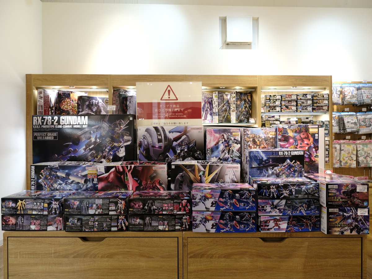 kitamura_8308's tweet photo. 渋谷店で新しい商品の取扱いが開始しました！

なんとガンプラ／エヴァンゲリオン／Nゲージなどのおもちゃがキタムラで買えます！

品揃えもたくさんありますので、興味がある方は渋谷店2階まで！
お待ちしております！

#ガンプラ
#ガンダム
#Nゲージ
#ジブリ
#プラモデル
#エヴァンゲリオン https://t.co/U0CST9eYaX