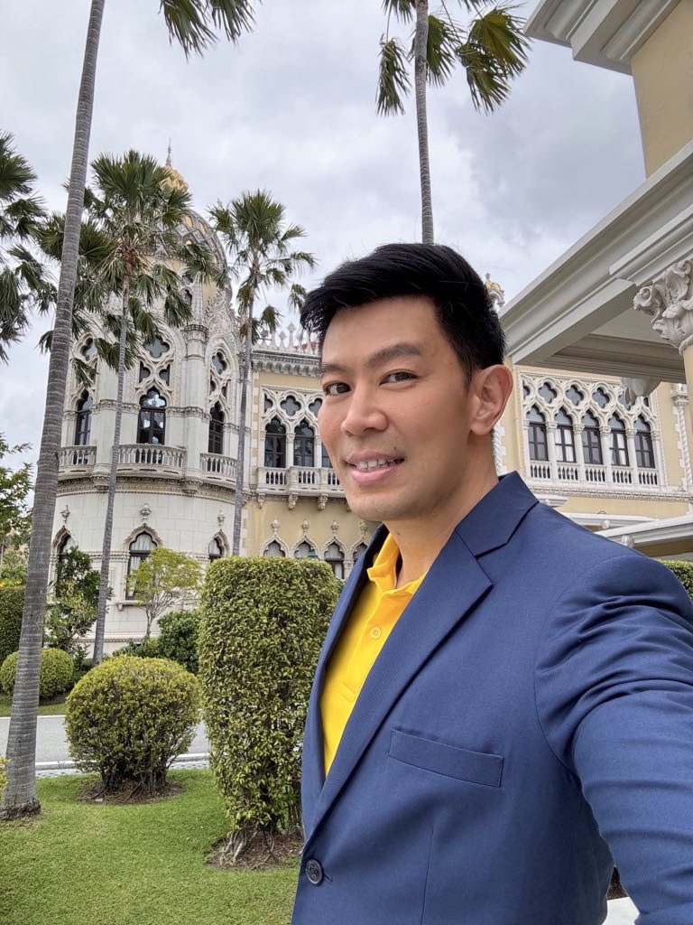 พิธีกรในทำเนียบ🎤 พิธีมอบโล่ประกาศเกียรติคุณบุคคลและองค์กรที่มีผลงานยอดเยี่ยมและดีเด่นในการป้องกันและแก้ไข
ปัญหายาเสพติด ประจำปี ๒๕๖๗