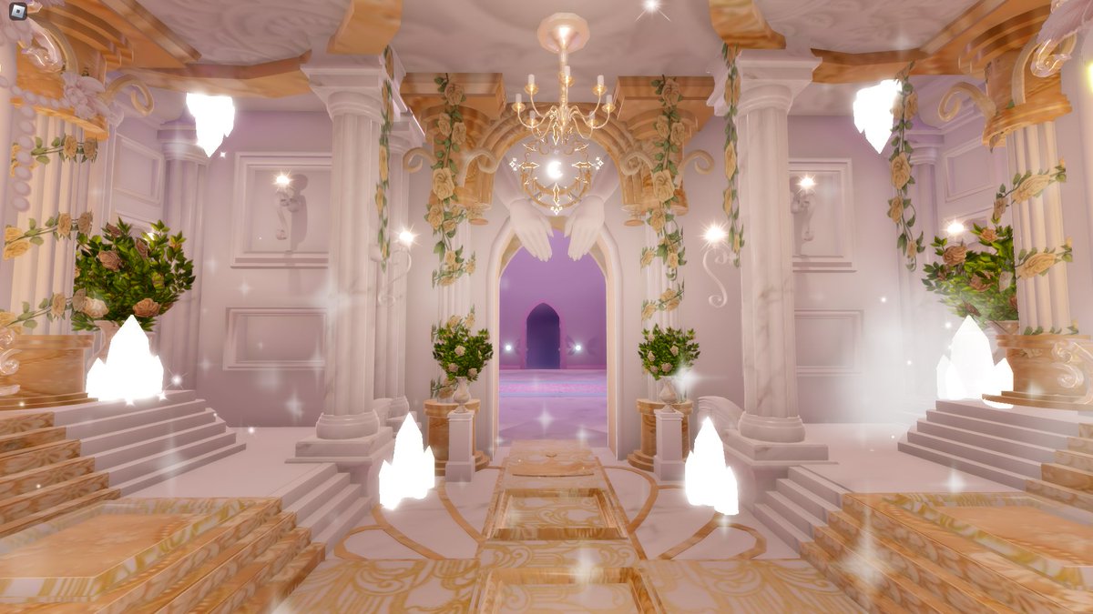 Small room? i think throne room.. BUT ITS SOMETHING SMALL (the portals are indeed entrances!) #royalehigh