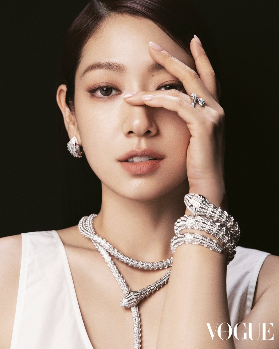 PSH_IFC's tweet photo. #parkshinhye #voguehongkong pictorial 1 https://t.co/IgwV8nGKGF