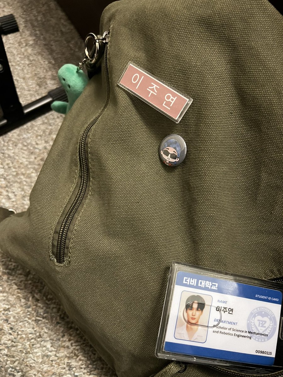 back to uni ready w/ @ja_jjangmyeon’s and <a href="/deo_b0yz/">tin; 📚</a>’s pins!! also with the tbu juyeon card heheh 🩵