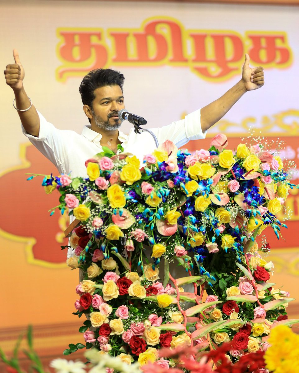 Actor_Vijay's tweet photo. Pics in HD  #VijayFelicitatesStudents https://t.co/Nq6R3LiSGY