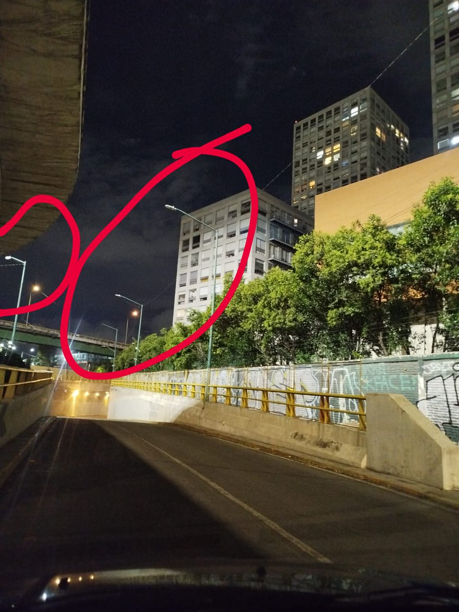 javdown83's tweet photo. @SOBSECDMX @OVIALCDMX @UCS_GCDMX pedimos apoyo para reparación de conjunto de luminarias apagadas en rio consulado inicio en puente qué colinda con av jardín, ampliación del gas En Azcapotzalco  afuera de puerta Jardín junto a verificentro junto a parque de perros urge apoyo https://t.co/uOWer91MI9
