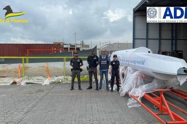 lfx160219's tweet photo. Italy seizes Chinese military drones heading to Libya, authorities say https://t.co/UtuO5owajH