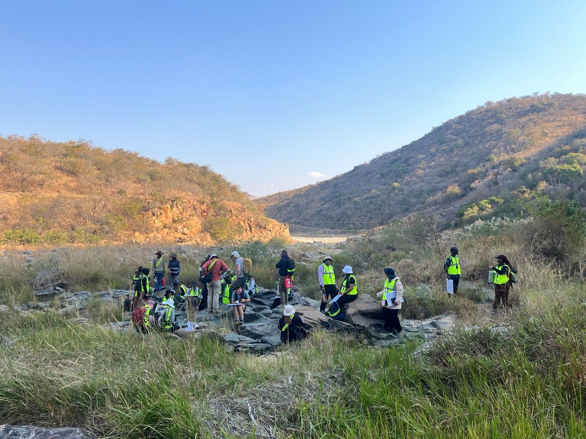 First day of mapping! 

Today the second years strike out on their own, they get to explore and map the beautiful Matatane Lodge area and surrounding community areas.

Thank you to Mandla, Zondi and Rob our rangers and the Matatane and Babanago team.
 #witsgeosciences #wits